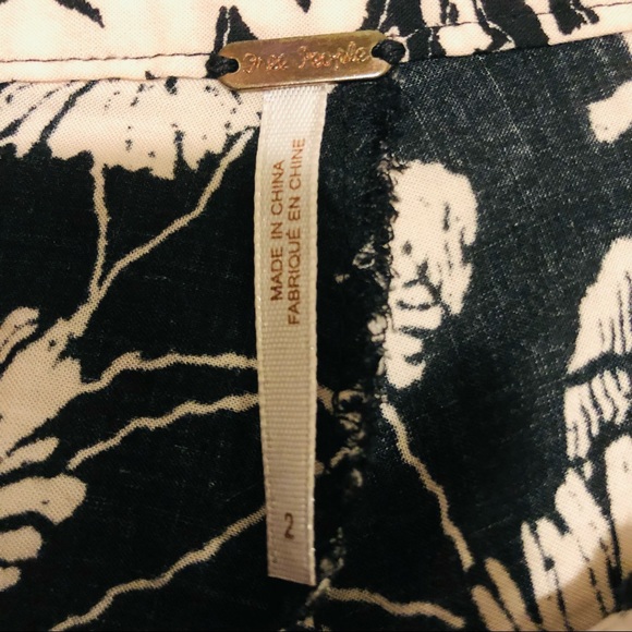 Free People Floral Black/Cream shorts Size: (2) - Picture 6 of 11